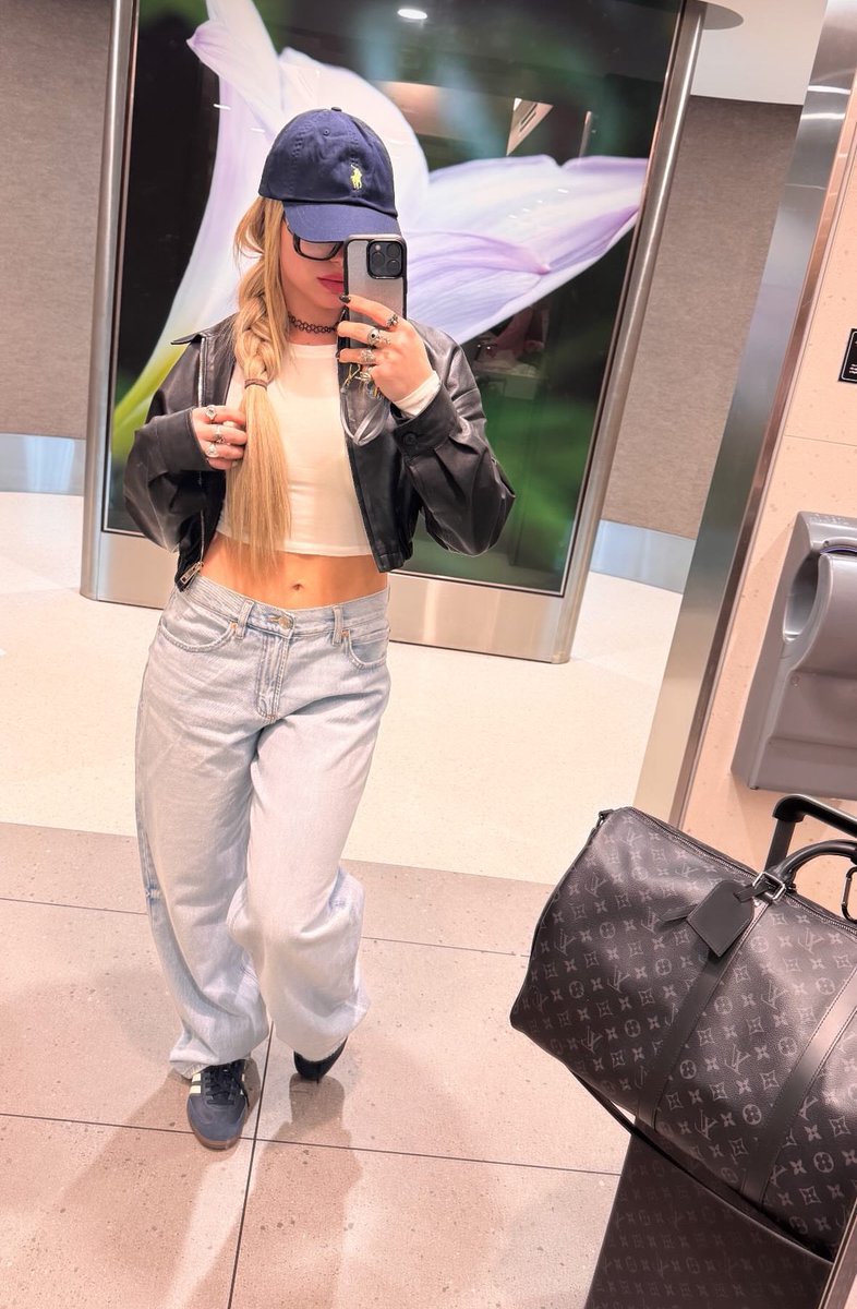 ademideee!🃏 (@politicalbryann) on Twitter photo 