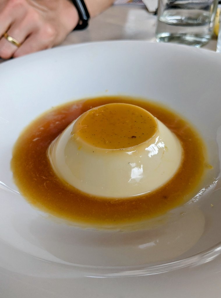 Vanilla pannacotta, limoncello caramel, sea salt

Ragù, Bristol