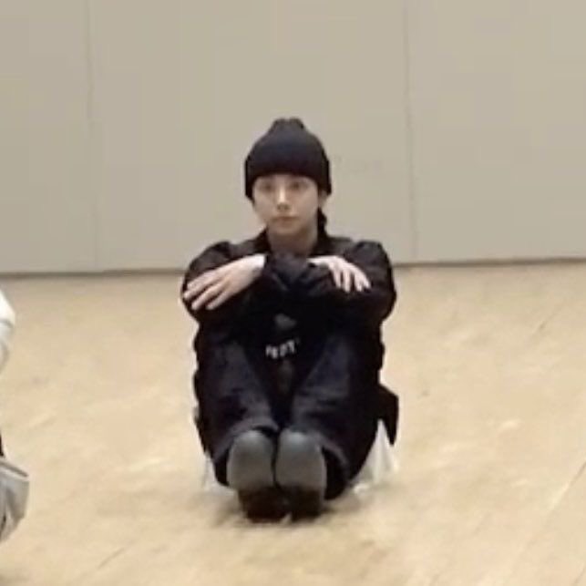 tskira_'s tweet image. the icons:                                             the owner: