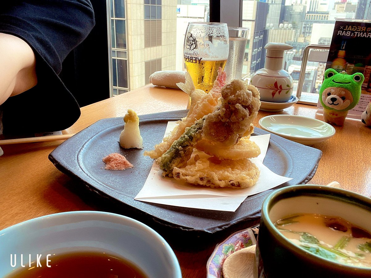 leoma4ma4's tweet image. 今日は銀座の二郎でシースー🍣
つるとんたん行くか毎回悩むねんけど、ここのサラダは最高なんよ🥗帰りに人生初のバーガーキングを食べて歓喜
#二郎 #次郎 #銀座 #年内にしたいことの1つが叶った #次はジョナサンに行ってみたい✨