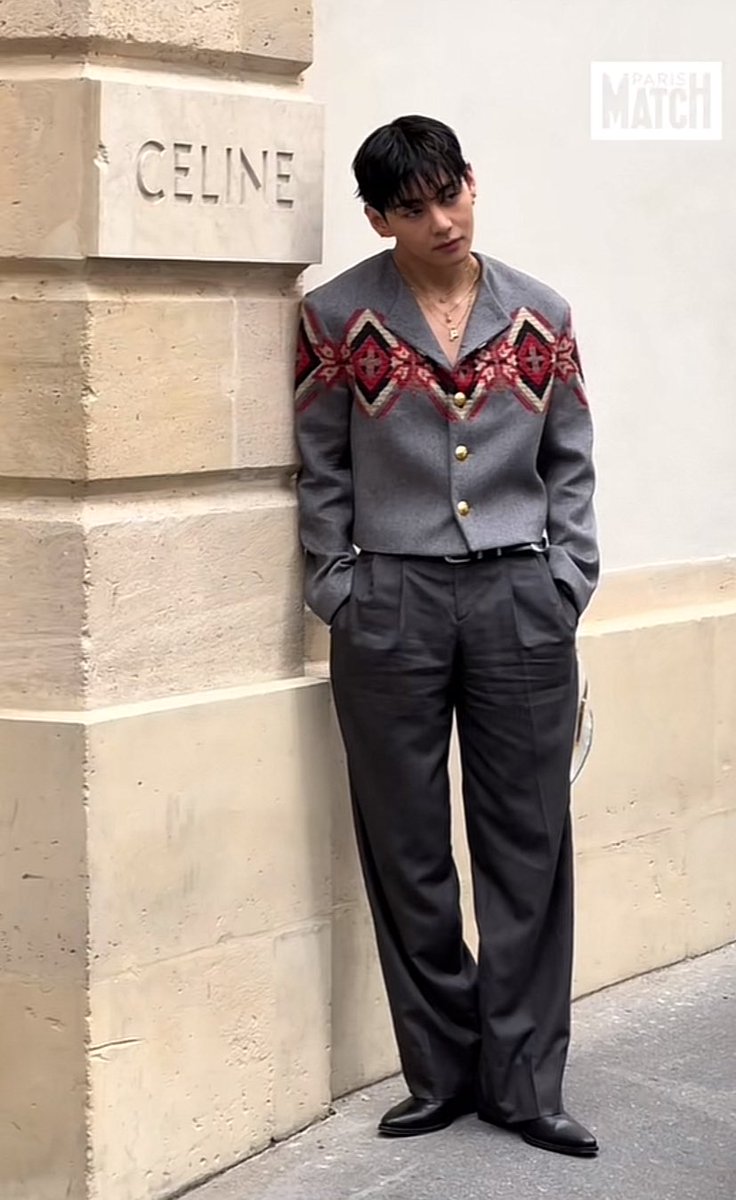 TheePopCore's tweet photo. Taehyung looks resplendently debonair, ravishingly handsome, and aesthetically veautiful at the CELINE Printemps 2026 show in Paris, exuding an aura of refined elegance and sophistication that's simply mesmerizing. https://t.co/13eDpZtYU5