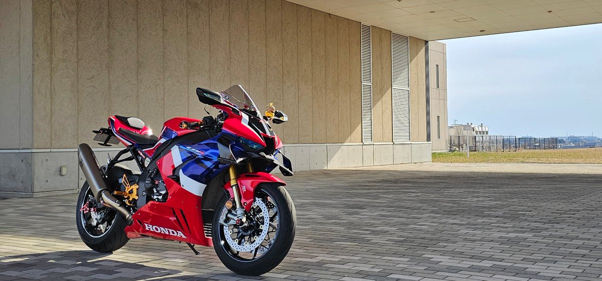 Bushin2180's tweet photo. #バイク乗りとして軽く自己紹介
歳を重ねたので更新します( ﾟ∀ﾟ)

名前　Bushin☆(武神)♂
年齢　５１歳
愛機　CBR1000RR-R SP 2020
             マークＸ
好き　猫.犬.城.古墳
推し　くろまるちゃん
昨年９月に頸椎ヘルニアになりバイク諦めようと思いましたが大分良くなったのでまだ乗ります。 https://t.co/Uels7yIpY6