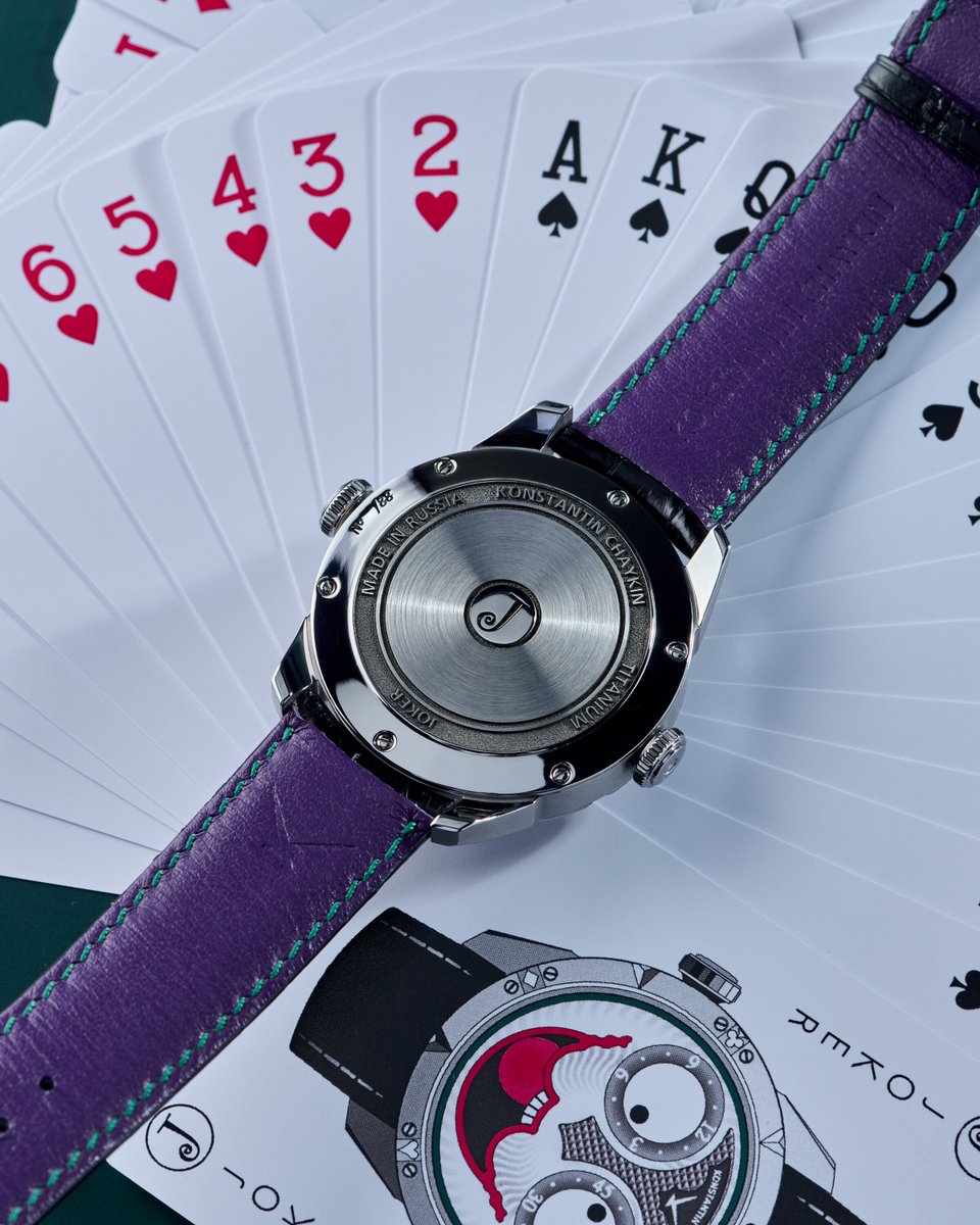 EuropeanWatchCo's tweet image. 😈 It smiles. It stares. And somehow, it tells perfect time.

This is the Konstantin Chaykin Joker - one of the most imaginative creations in modern watchmaking.

Those googly eyes? One tracks hours, the other minutes. That mischievous grin? A fully functional moonphase.

Made…