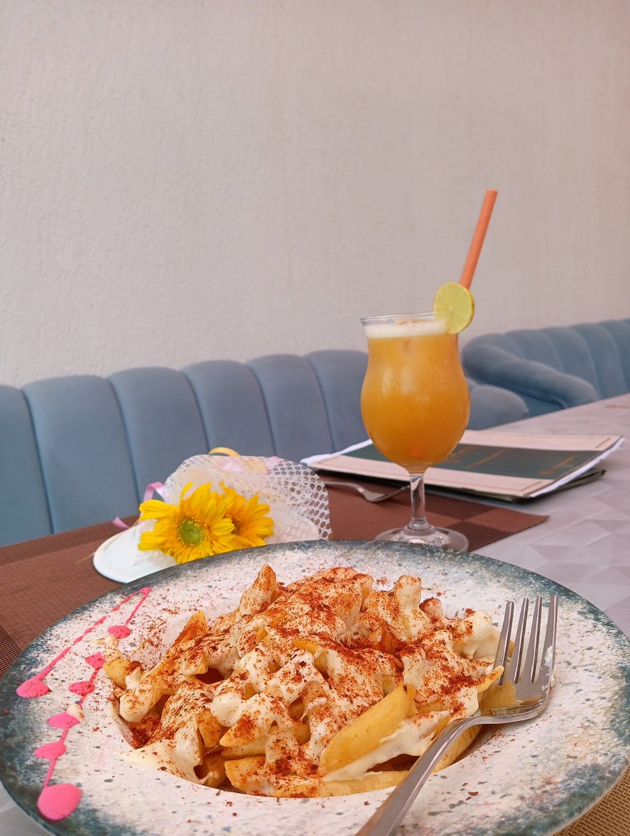 hotungabunga's tweet photo. [04] move of the day: always request for peri-peri seasoning over your cheese french fries ;) https://t.co/XnKJvZrVAx