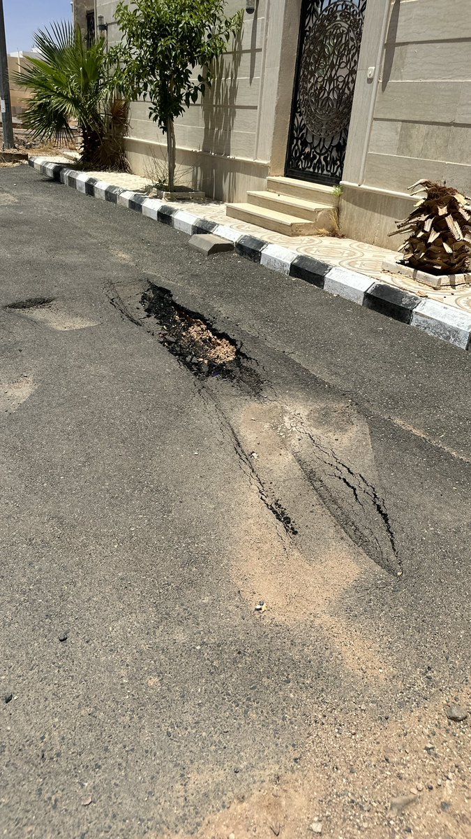 y_r70's tweet photo. @Balady_CS ياخي انا الي  اكثر اسبوعين رفع بلاغ اخر شي تقفلون البلاغ 
بدون حتى مايبغوني 
من يتحمل المسؤليه هذا 
واخر شي  يحضرون احسابي  عشان ماتابع البلاغ وين تحسين الحضاري  ياليت احد يشوف الوضع هذي تسبب مشكله بعدين انا غير مسول عنه ✋ https://t.co/S6HfZFuhmT