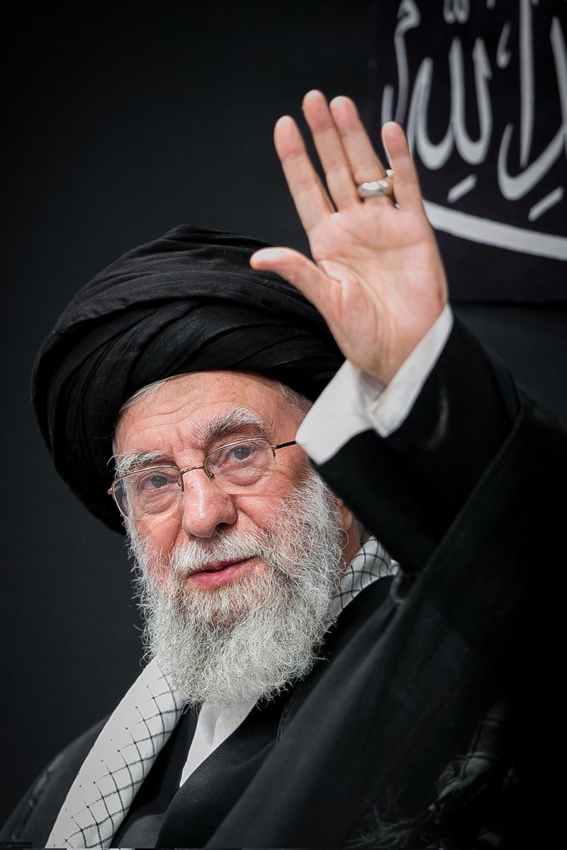 hamedkashani__'s tweet image. اللّهُمَّ اجْعَلْ زَعیمَنا في دِرعِکَ الْحَصینَةِ الَّتي تَجعَلُ فیها مَن تُریدُ