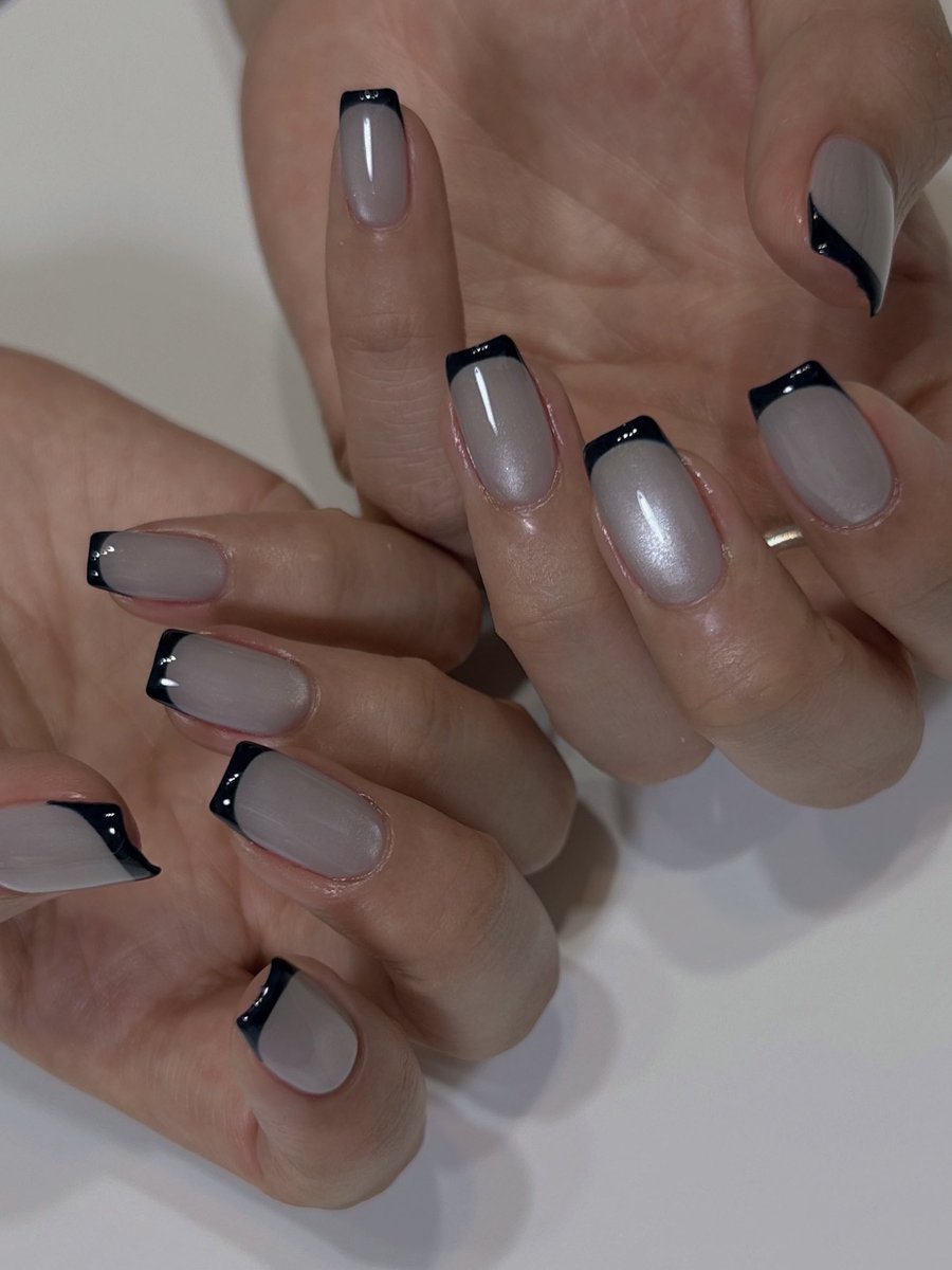 _nailzzz's tweet photo. 皆様 爪から清涼感を求めていて寒色系がよく出る〜 https://t.co/AFmxmUyPCF