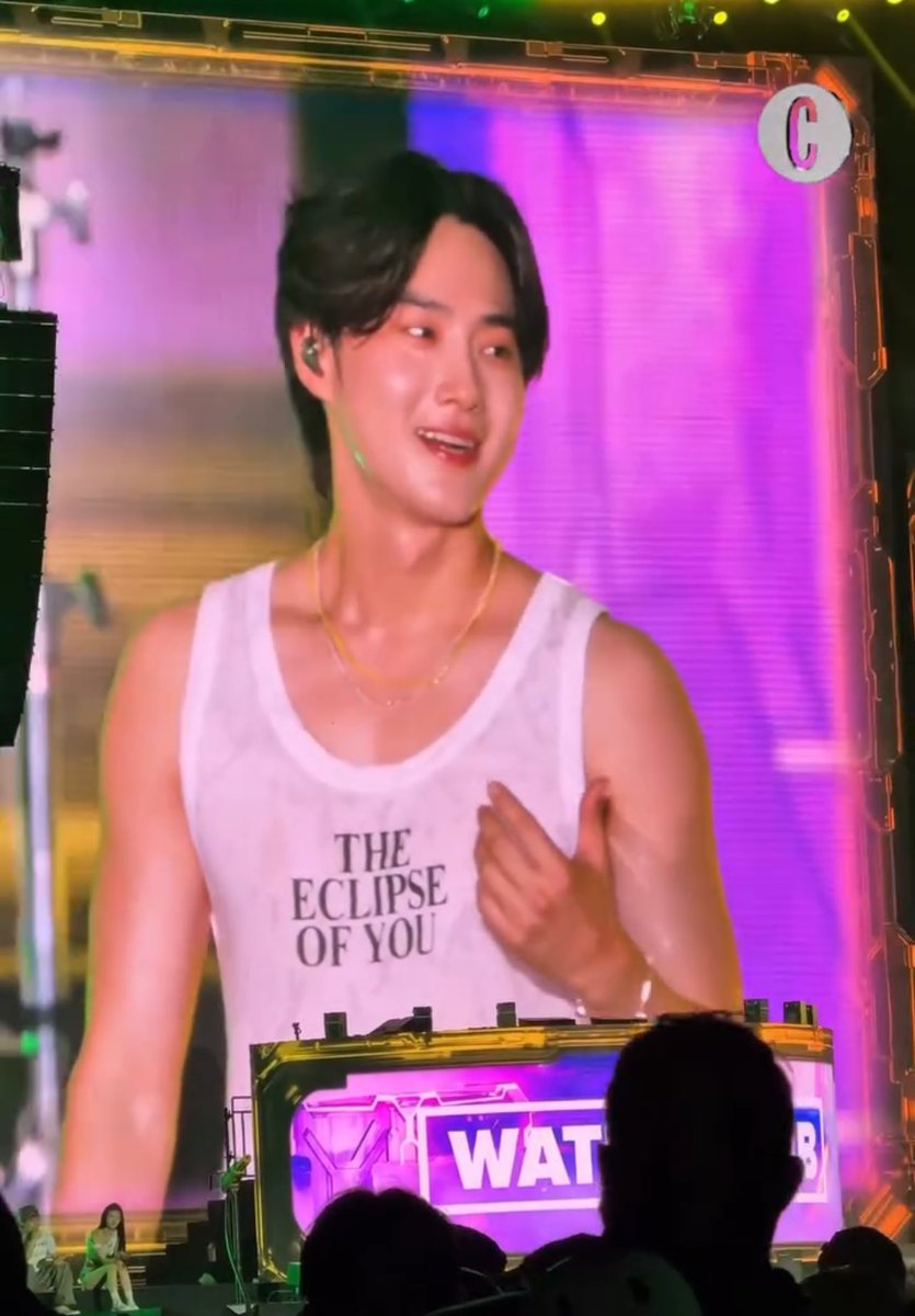 reyhyunee's tweet photo. مطمئنم تو بغلش خفه شدن خیلی حال میده 😭😭❤️‍🔥
#SUHO #수호 #JUNMYEON #준면  
@weareoneEXO https://t.co/GPcPg9XUxh