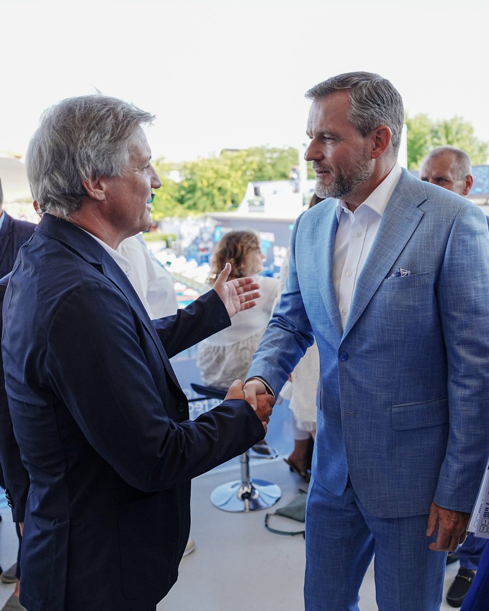 President of the Slovak Republic, Peter Pellegrini witnessed an incredible night of #swimming along with European Aquatics President Antonio Silva in Šamorín! 

#EuropeanAquatics