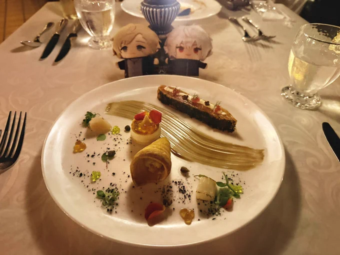 ましろの誕生日祝う為にででに行ってました〜 カチューシャを買わずにティアラを買う子を初めて見たよ びしょ濡れスプラッシュマウンテン4回乗って後部座席の人に自分の分の水をゆずった(要するに自分は全部かわした)