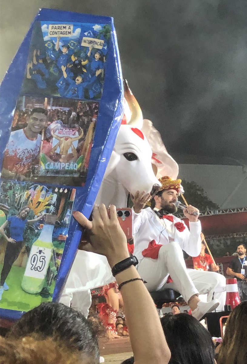 isabeIIer's tweet photo. e esse caixão era babado kkkk https://t.co/f4nyEhAatU