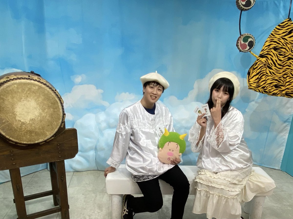 qea331's tweet photo. ドリフ60周年…初日はお祝いと記念になる事がしたい話になり早口言葉の衣装を作り参加しました👕
カトちゃんとブーさんのお出迎え…笑ってくれたり話せて幸せすぎ…ました。
いつまでも健康願ってます🥛🐮
#ザドリフターズ #加藤茶 #高木ブー #仲本工事 #志村けん #いかりや長介 #荒井注 https://t.co/UuDnFOjB7P