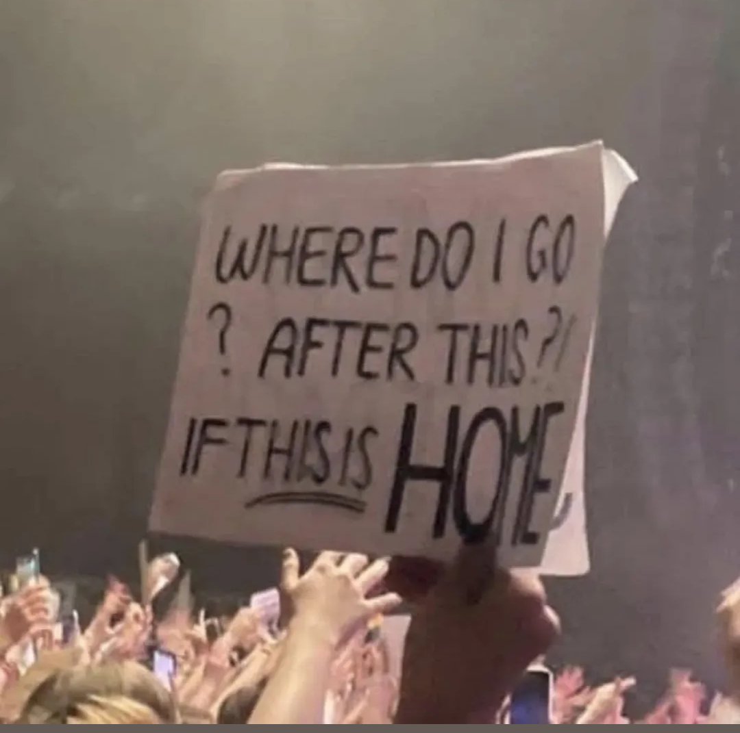 KillerJoe67's tweet image. What now?
Where do we go after this if this is home?
Best sign of the Tour!
#springsteen #springnuts #brucespringsteen #brucebuds #SpringsteenTour2025
#SpringsteenTour2024
#SpringsteenTour2023
#lohadtour2025 #lohad