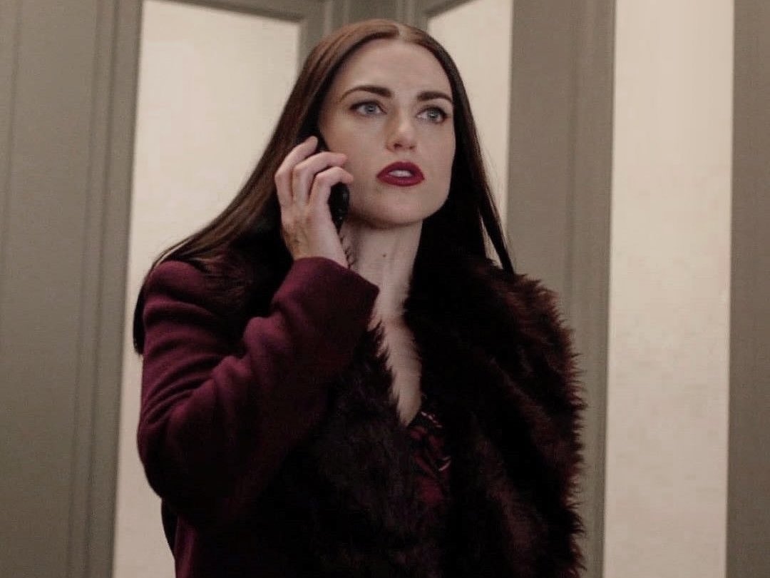 Lena Luthor in burgundy tweet