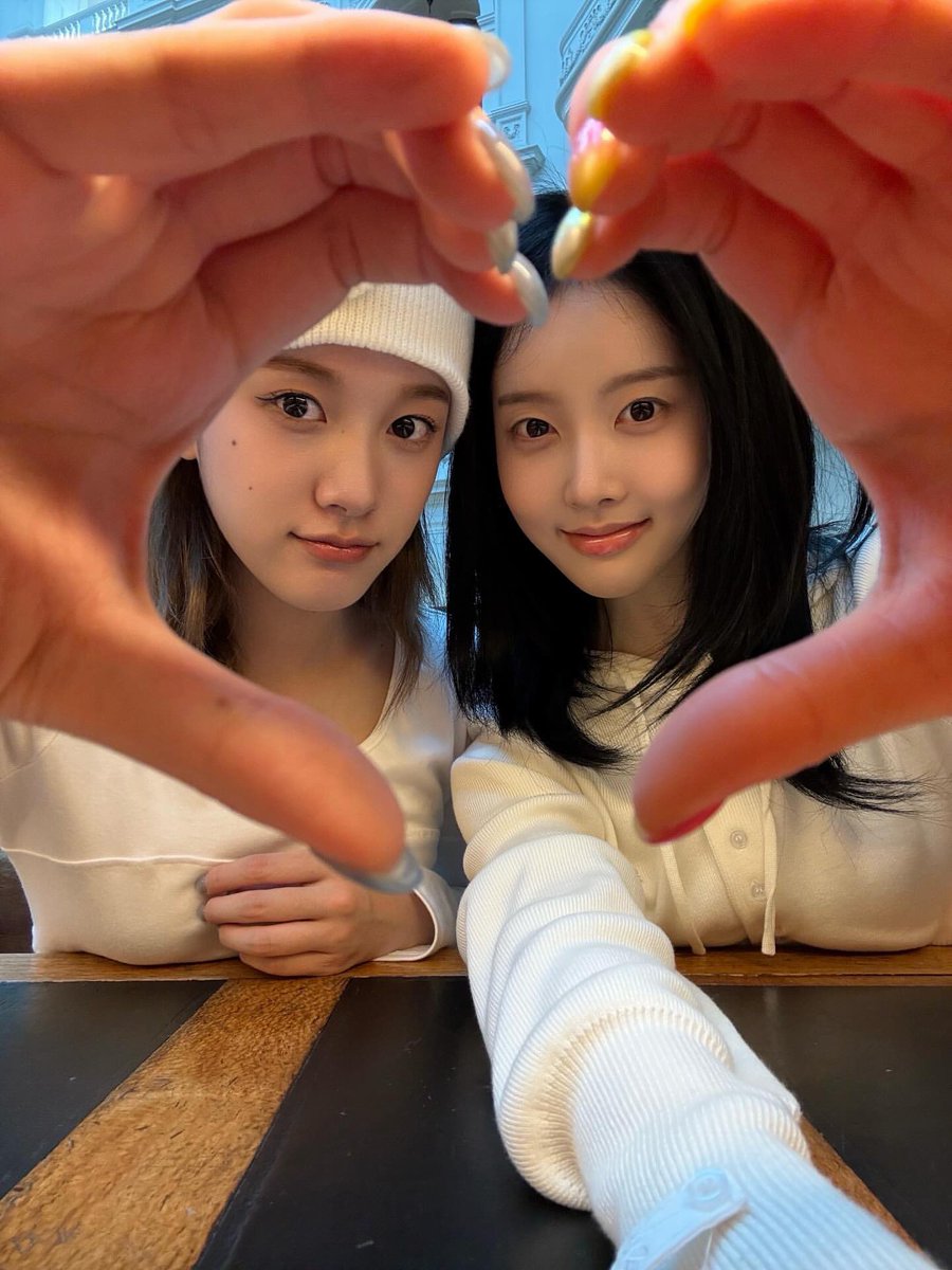 이륙즈 셀카 ㅁㅊ 하룰라라 ㄱㄱ .. 🪽🪽💕
