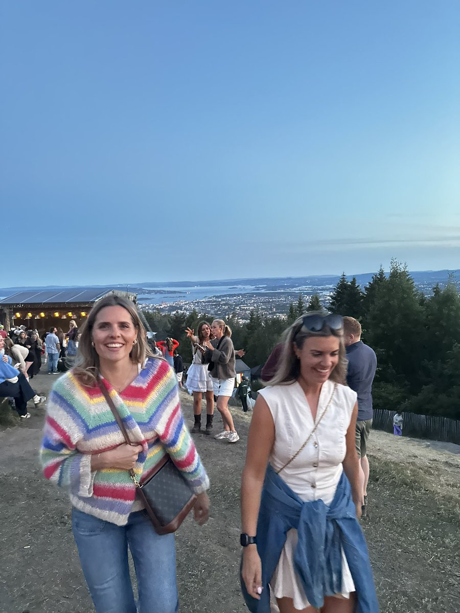 My first gimmi was a 98, but the real hundos were at the annual summer party 🫡☀️✨

Also I LIVE for walking home in a summer dress with a colorful cardigan in the middle of the night - as it never gets dark(er) than the last pic 🌸 

Btw Vendela won with almost six minutes 🫨