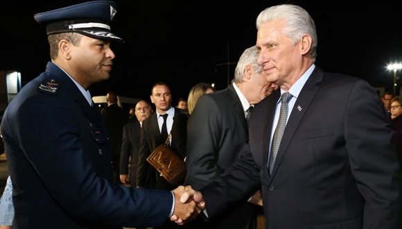 🇨🇺🇧🇷Presidente Díaz-Canel llega a Brasil para Cumbre de los BRICS

El presidente cubano, Miguel Díaz-Canel Bermúdez, arribó en horas recientes a Brasil para participar en la XVII Cumbre de los BRICS, que sesionará los días 6 y 7 de julio en Río de Janeiro
cubadebate.cu/noticias/2025/…