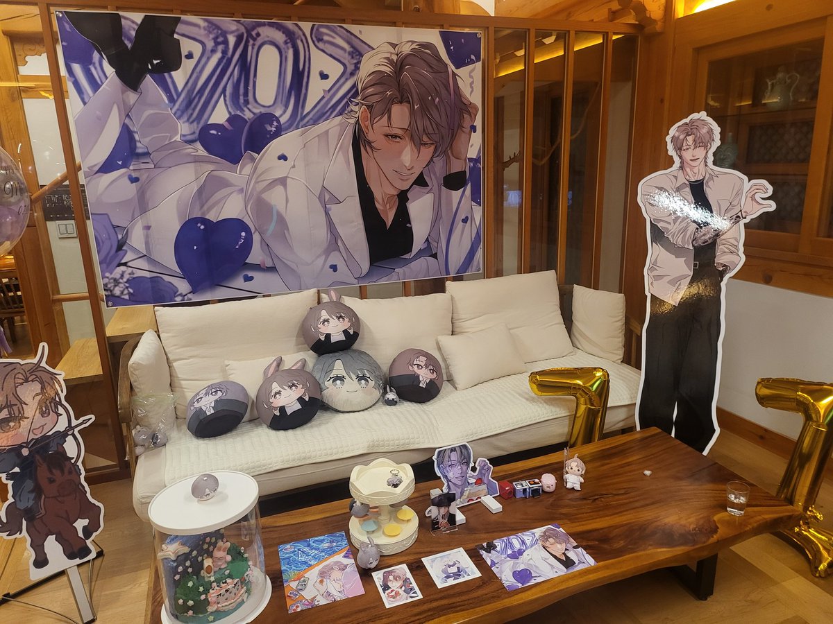 달보이스의 걷지않는다리 이민혁의 생일파티에 깜짝방문했습니당~! 많이 사랑해주셔서 감사해요♡♡ 앞으로도 많이 목소리 들려드릴 기회 있으면 좋겠네요~! 즐거운 시간 보내세요!