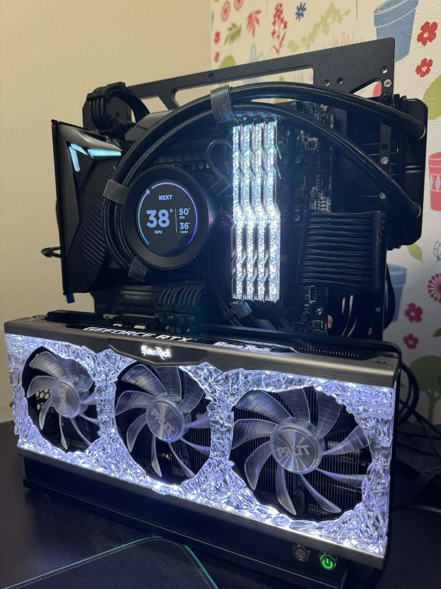 Ruriko24go's tweet photo. My PC 2025 now
まだまだ現役キラキラ仕様

i910900K
RTX3070 Gamerock
Z53 NZXT Kraken
Z490 Carbon

#お前らのPCスペック晒していけ https://t.co/jrfDmmuTJ7