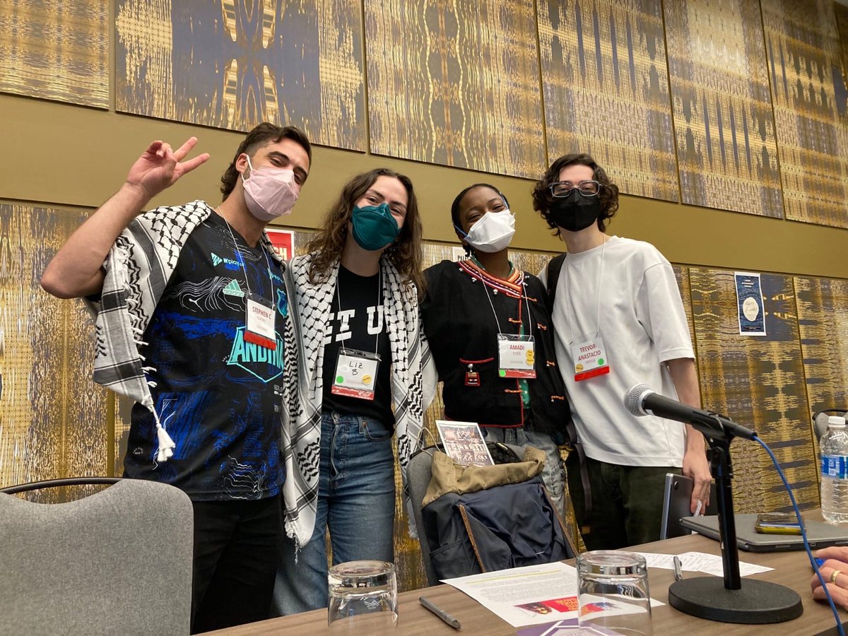 amadiozier's tweet photo. someone  said:  “group  chat  blowing  up  about  how  good  that  panel  was”😊

fun tenant organizing conversation for @atun_rsia #Socialism2025 .  discussed neighborhood storytelling as a tool in community defense 

🎧home  playlist we listened to: https://t.co/JMIvFet7ot https://t.co/a8dQsjoNsQ