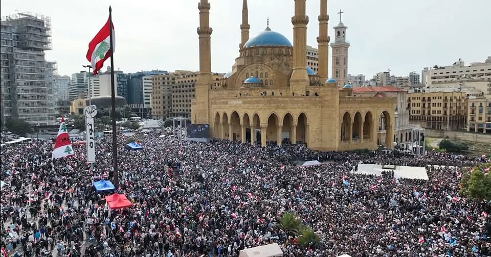 التيار اللي عندو هالجمهور الوفي والقوي، ما بينتهي "مهما حقد الحاقدون". 
يلي بدّل قناعاته حسب الظروف، هوي يلي انتهى!
تمنيات شخصية منتهية الصلاحية لعضو سابق.
#تيار_المستقبل