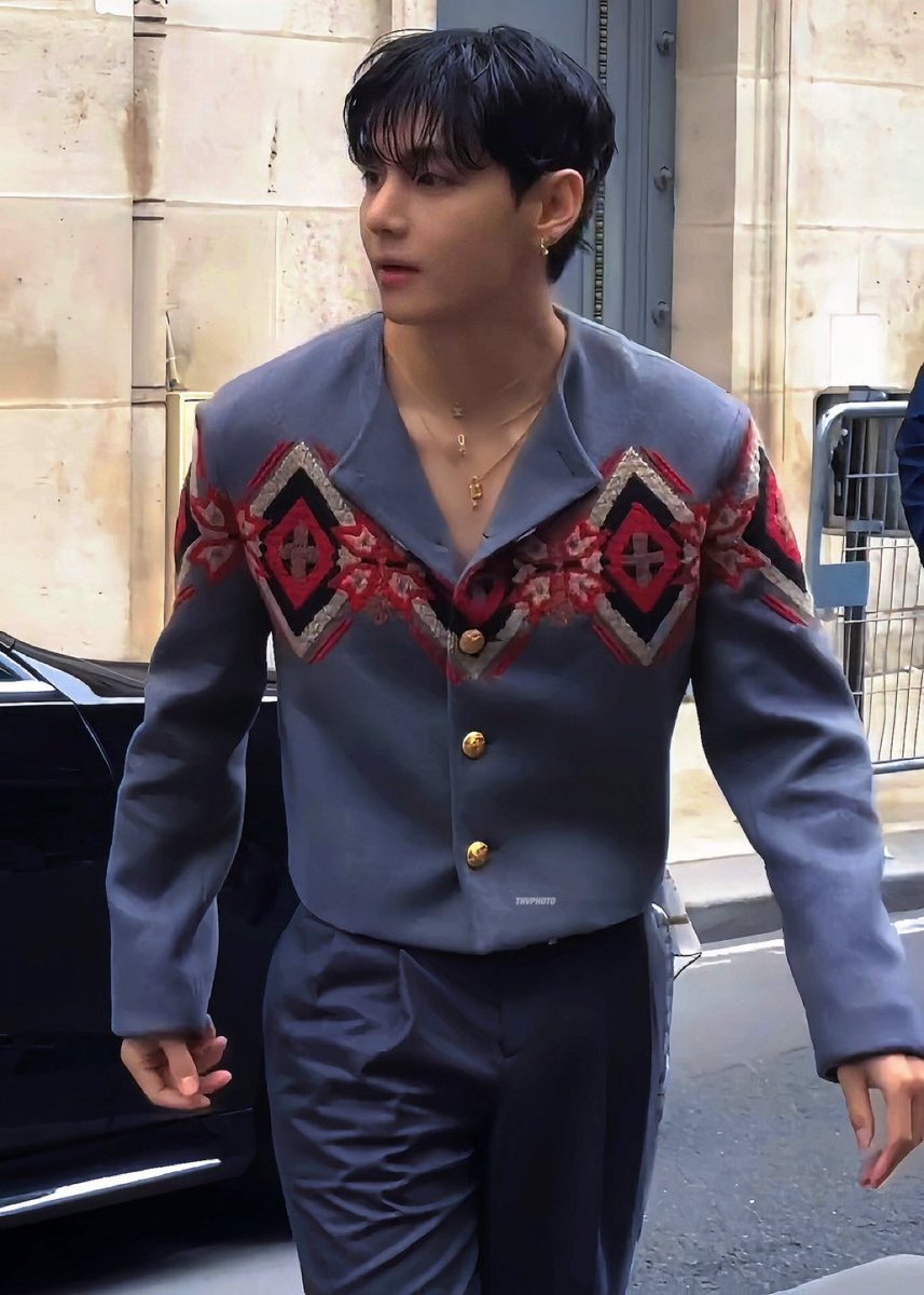 STYLE ICON V
FASHION LEGEND V
TAEHYUNG TAEHYUNG 
#VxCelineFashionShow