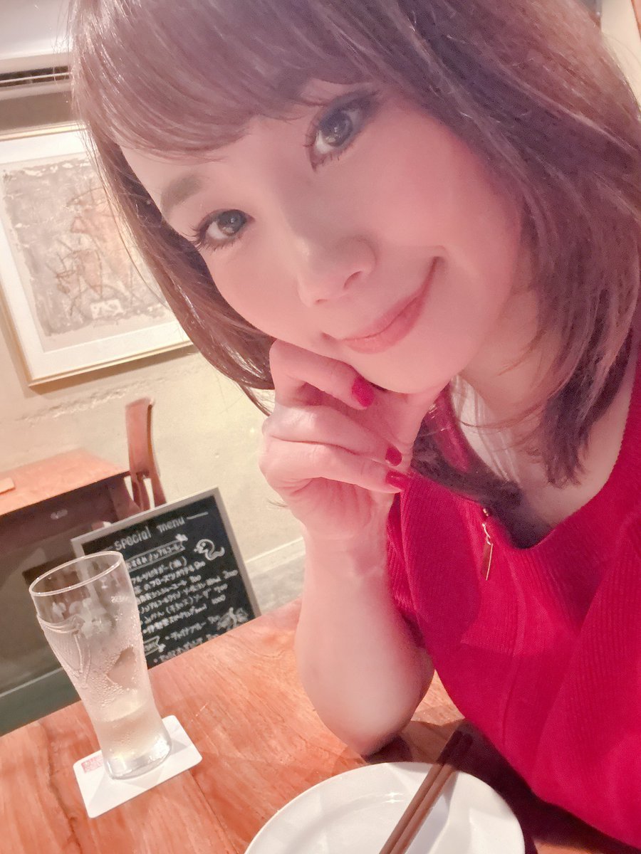 yui_uta_suki's tweet photo. 明日7/7１９時〜、１年記念配信‼︎

ぜひ遊びにきてね‼︎

すぐ辞めるかもとか思ってたけど、

1年続きました‼︎笑笑

今はもはや生活の1部です🥹

特に何かするってわけではないけど、

いつもよりロング配信。

感謝をお伝えしたいので、ぜひ遊びにきてね‼︎ https://t.co/AtTanLJYEy