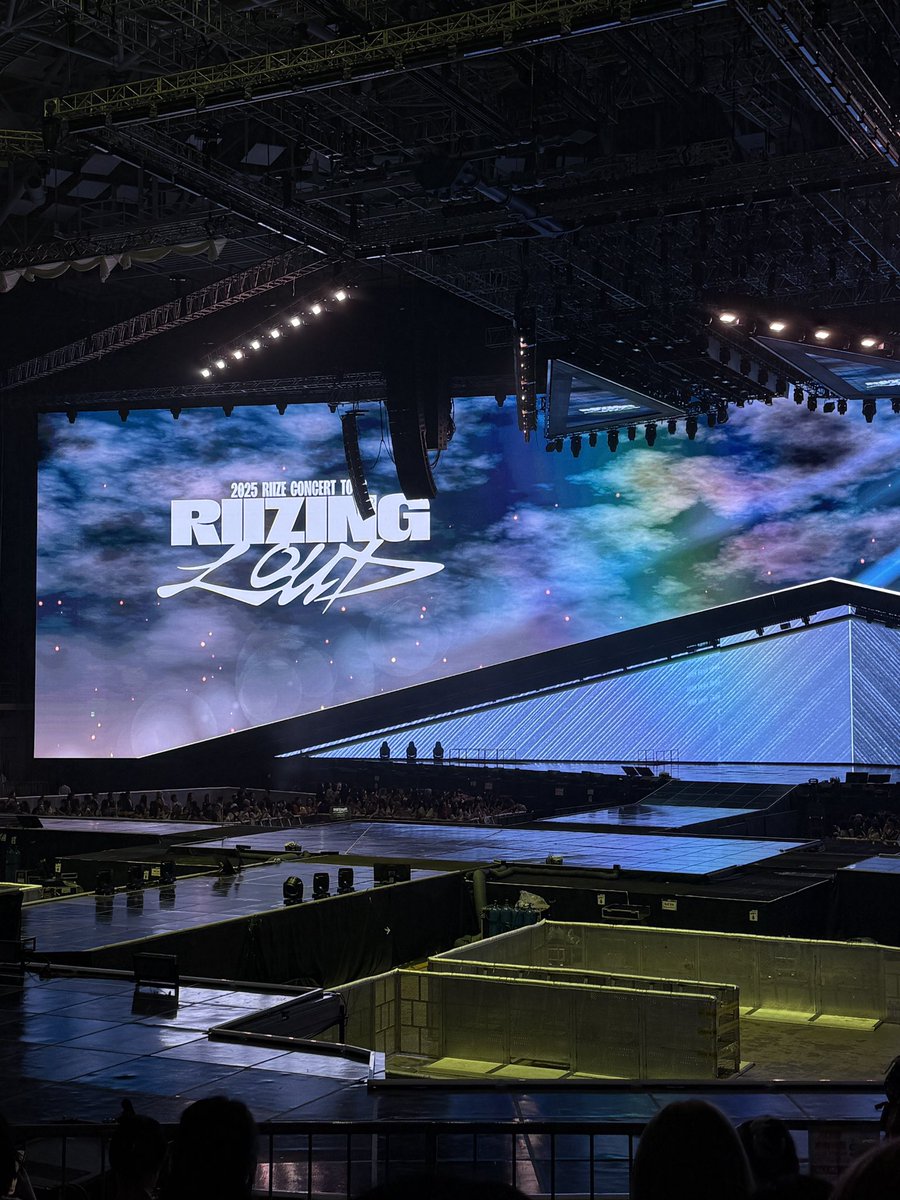 lbobvieni's tweet photo. 콘서트 갔다왔더염 ♡ https://t.co/vs3RSmviF2