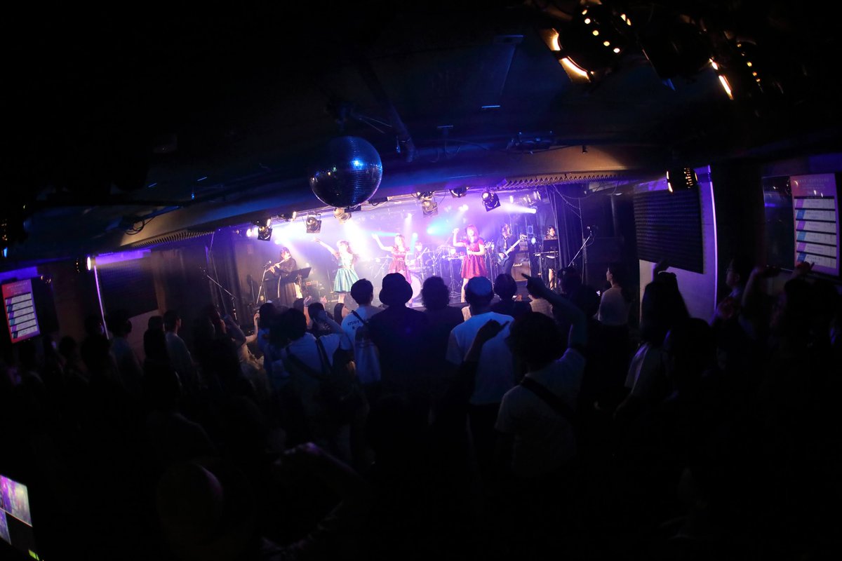vernal_d's tweet photo. #カジサミ2  からふぃなーれ！の素敵な写真をりょうさん @ta_ka_muu から頂いたのでピックアップしてみます！(アイコンも拝借しました)
ドラムとパーカスが並んだ少年心くすぐられる秘密基地感あるアングルが最高なのと、signalのアウトロの空気感感じられる1枚から。この度はありがとうございました！ https://t.co/xnPNDrt75d