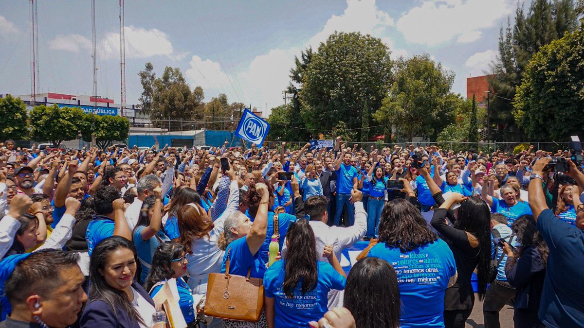 Ayer fue un día muy especial. Militantes y liderazgos de todo el Estado se dieron cita en #Atizapán para gritar al mismo ritmo: ¡Unidad, trabajo y equipo!

 Somos un equipo fuerte, decidido y con rumbo claro. #ElPANEvolucionaEnEquipo