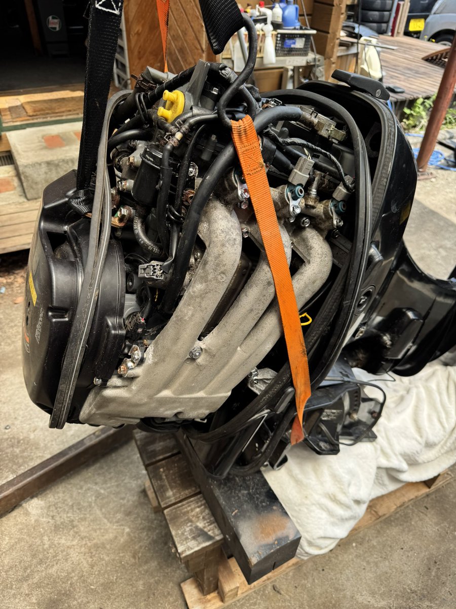 rrkun11's tweet photo. 50馬力船外機買ったから、伊豆まで引き取りにいってきた
軽自動車で行ったんだけど不便で意外と楽しかった
船治るかな〜 https://t.co/yJAnzC7y20