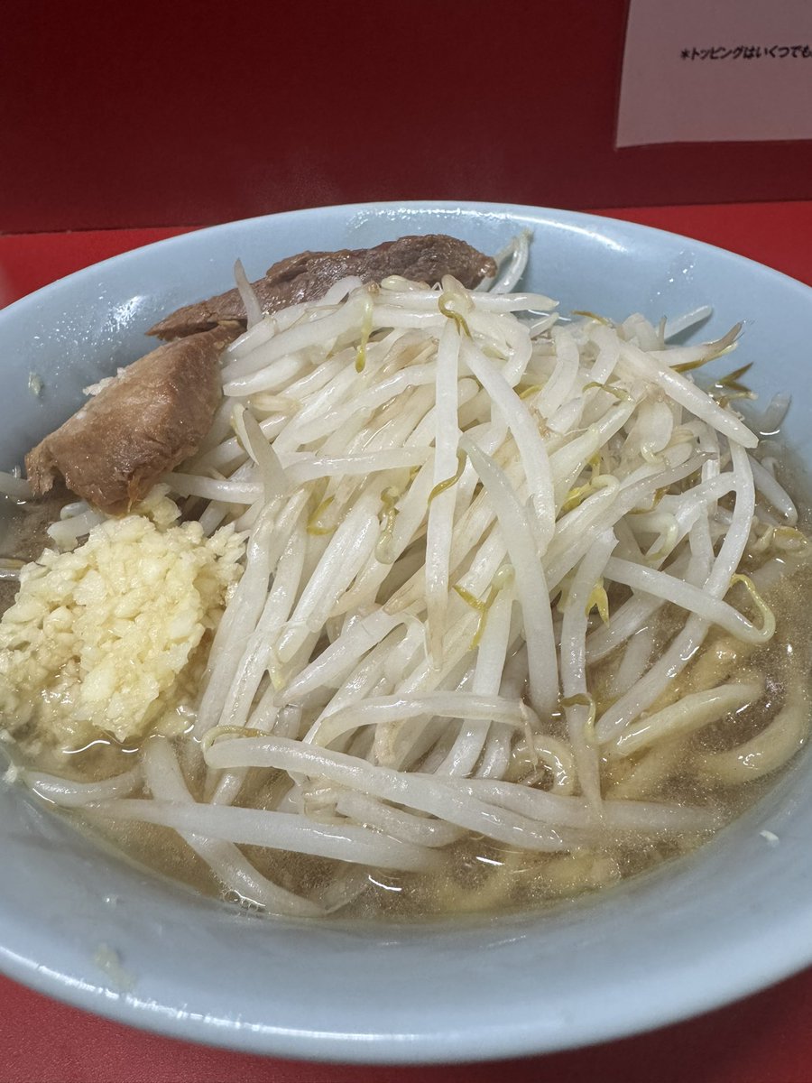 ogamix's tweet photo. 二郎20分以内がバズってるけどまあ二郎初心者には歌舞伎町店は優しい。
量も二郎の中では控えめだししっかり美味い！

#二郎デビュー #二郎20分 https://t.co/GM783p7pmi