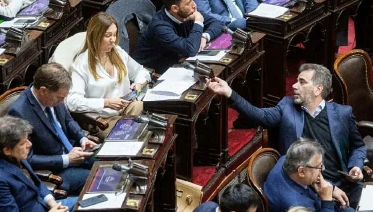 Yo creo que Milei hizo algo muy positivo en política: destruyó completamente al PRO, lo peor que le pasó a la política argentina en el siglo XXI.

A los peores los ingresó a sus filas y a los otros los deja boyando en la nada, que es el lugar del que jamás debieron haber salido.