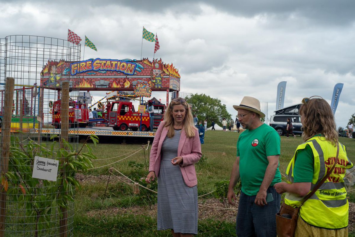 Ellie Reeves (@elliereeves) on Twitter photo The Blythe Hill Fields Festival has been an incredible afternoon!
It’s on till 5, so come and enjoy the music, food, and all the other activities. A huge thank you to all the volunteers for making it such a fantastic day. <a href="/blythe_hill/">FoBlythe Hill Fields</a> The Blythe Hill Fields Festival has been an incredible afternoon!
It’s on till 5, so come and enjoy the music, food, and all the other activities. A huge thank you to all the volunteers for making it such a fantastic day. <a href="/blythe_hill/">FoBlythe Hill Fields</a>