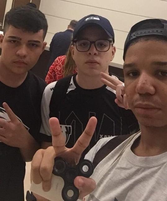 ta velho em menor
feliz aniversário irmão, 9 anos dividindo alguns dos melhores momentos da vida ctg, gratidão 🙏🏻

te amo <a href="/realdgzin/">RR</a>