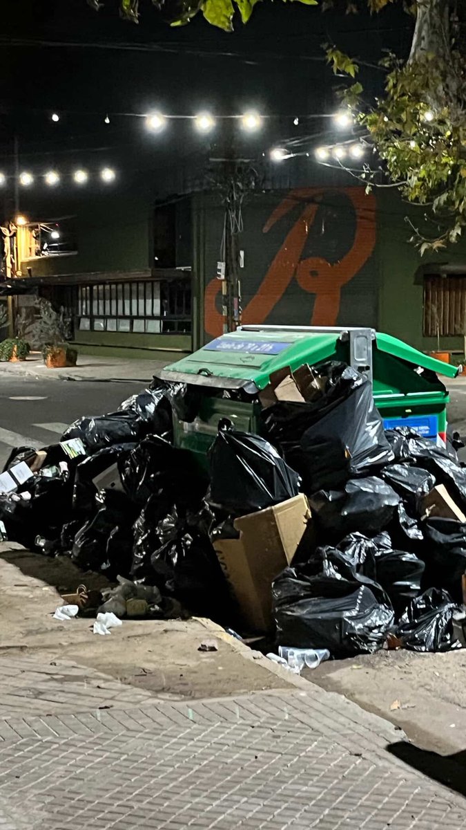 VPichincha's tweet photo. Jujuy al 2600 : el “regalito” de Ruffo Coffee para el vecindario después del caos de ayer . Ah!! Les recordamos que @pablojavkin previo a su viaje al exterior no solo dispuso el aumento de la TGI en + 20% sino además el incremento del boleto del TUP. Las fiestas no son gratis https://t.co/3aK1ZwoKxl