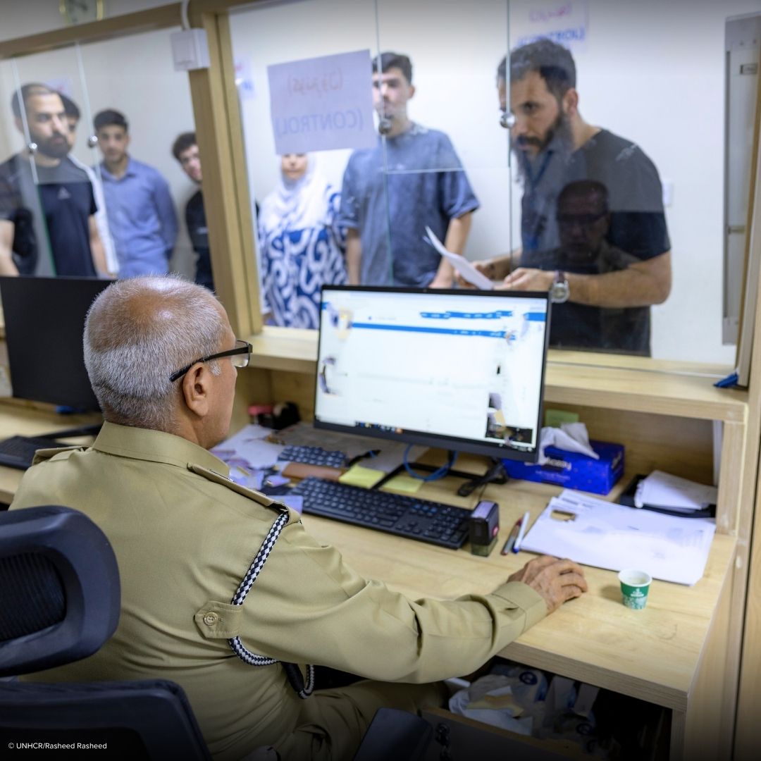 UNHCRIraq's tweet image. UNHCR welcomes KRG’s decision to allow Syrians in the Kurdistan Region of Iraq a 60-day grace period to legalize their stay without penalties.
This step will help Syrians to both remain legally or return home voluntarily.
Read the full Press Release: bit.ly/44O4cKS