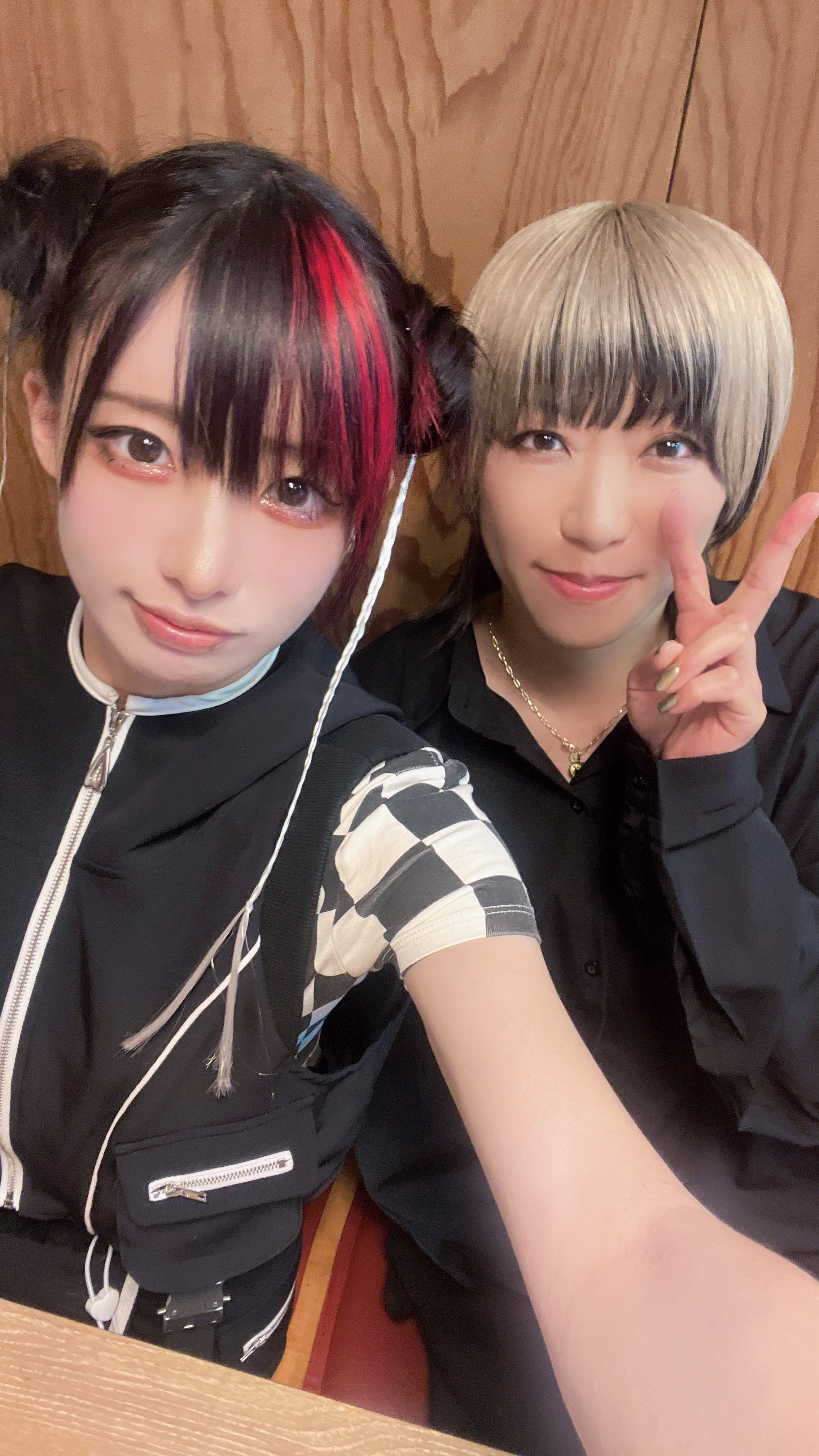 椎名ひかり 土下座ロード サイン色紙（飛蝗 (@mitei1225) / X）