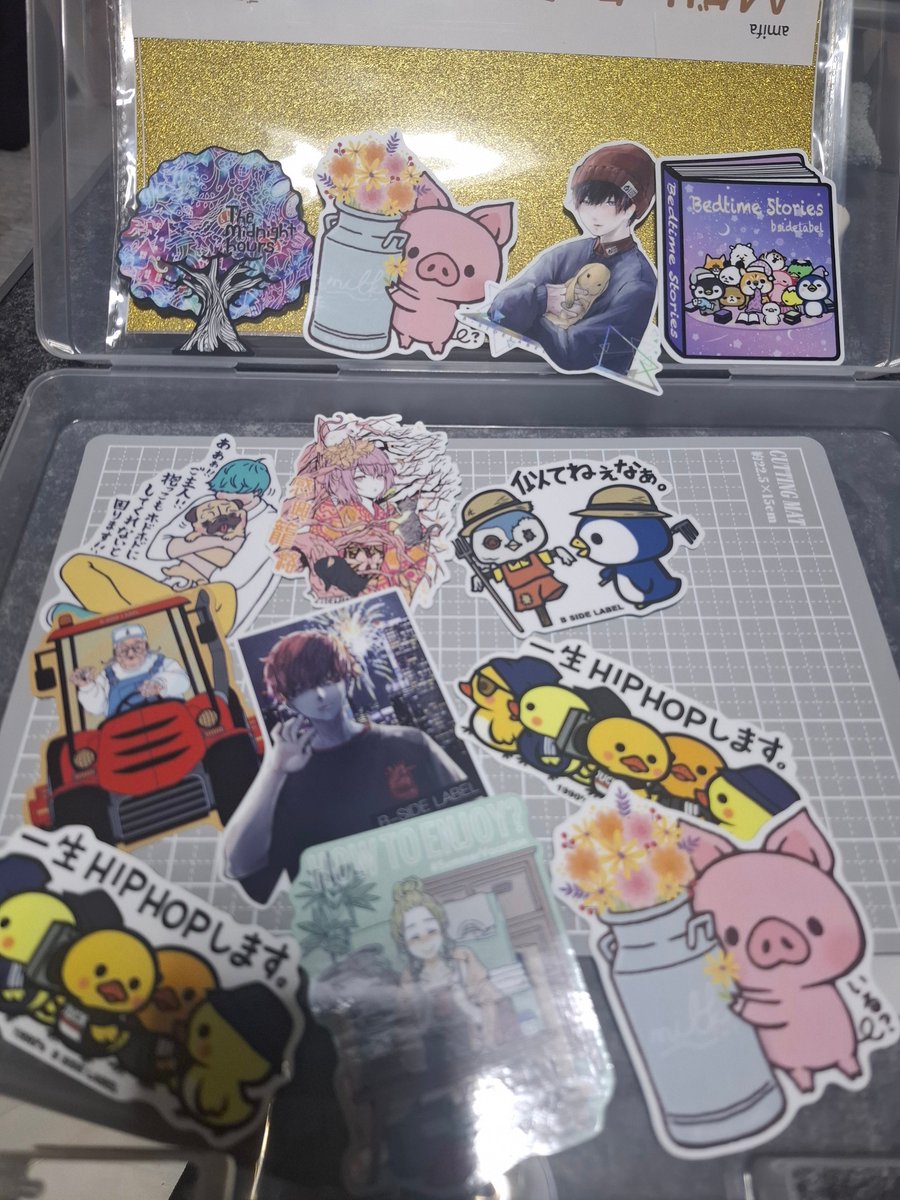 te_chi0cha's tweet image. 週頭に軽い熱中症でグロッキーのなか、夜勤明けで上野に駆け込んできました!
ベタ貼り用の注文もしてきたし、あとは広島までに完成させねば!
エキパは友人と交換したものもあるんで数まばらだけど、もう少し増やせば良かった…
#ビーサイドレーベル
#bsidelabel
#エキサイティングパック