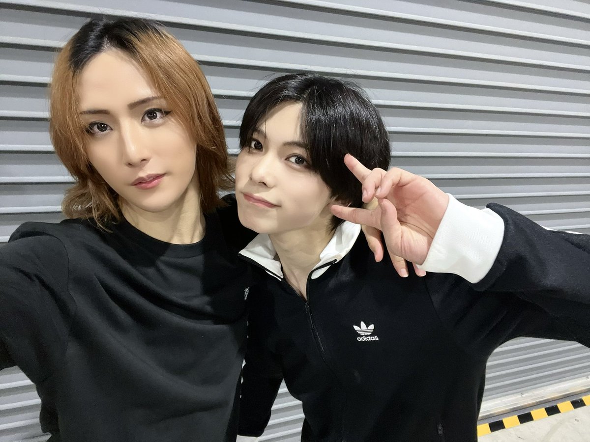 ミュージカル『テニスの王子様』4thシーズン 全国大会 青学vs氷帝

初日ありがとうございました！！！🎾

最高の夏だ~🌺

最後までよろしくお願いします！！！
#テニミュ