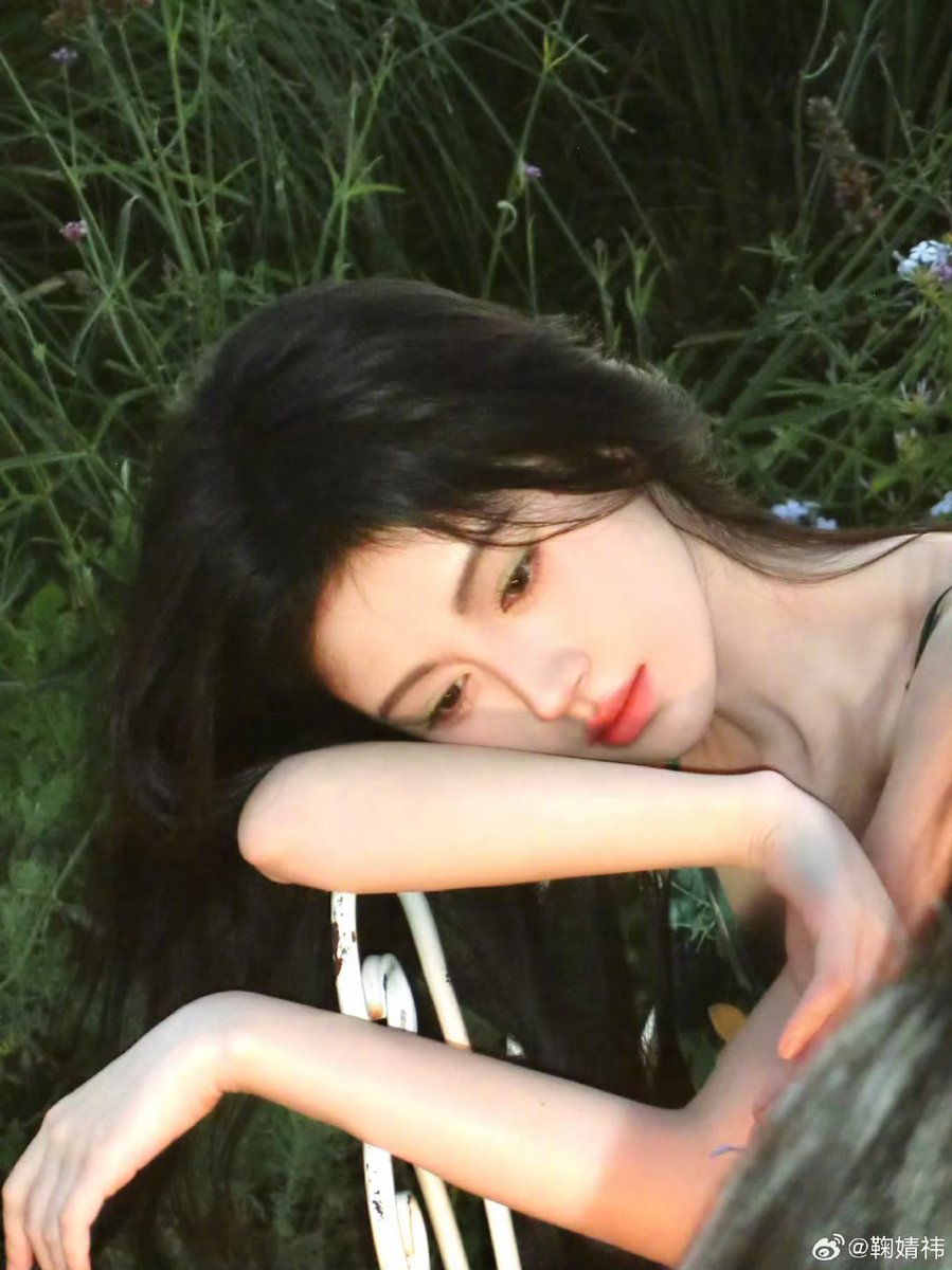 ohnneul's tweet photo. 250706 쥐징이 웨이보 (1)

‘🌙 ​​​’

#鞠婧祎 #쥐징이 #Jujingyi #Kiku https://t.co/E69Pg1VQ4I