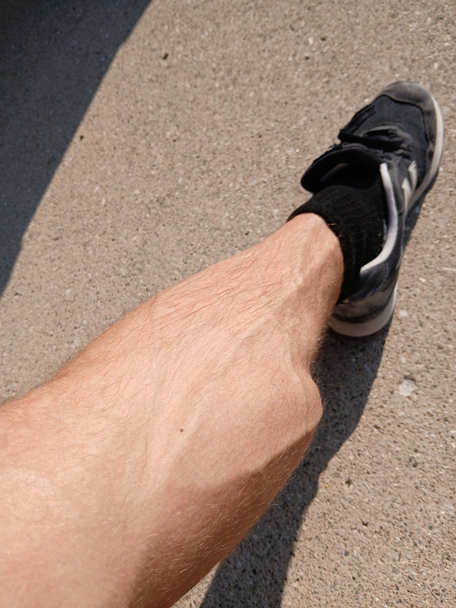 UsernameBanned's tweet image. 2.5 mile run in the books. Managed to fk around in the peak heart rate zone for a few minutes. 

Featured: post-run leg pump. Working on that road map like @Aloha_Peak_Rx @SevLaxRules and @BenjaminYeezus 

💪