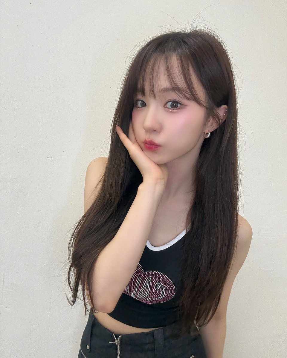 cutecica's tweet photo. lucu bangeeet di sini kaya boneka ASLIII. nyoba make up baru yaa cantik? https://t.co/kiiO7OSlqg