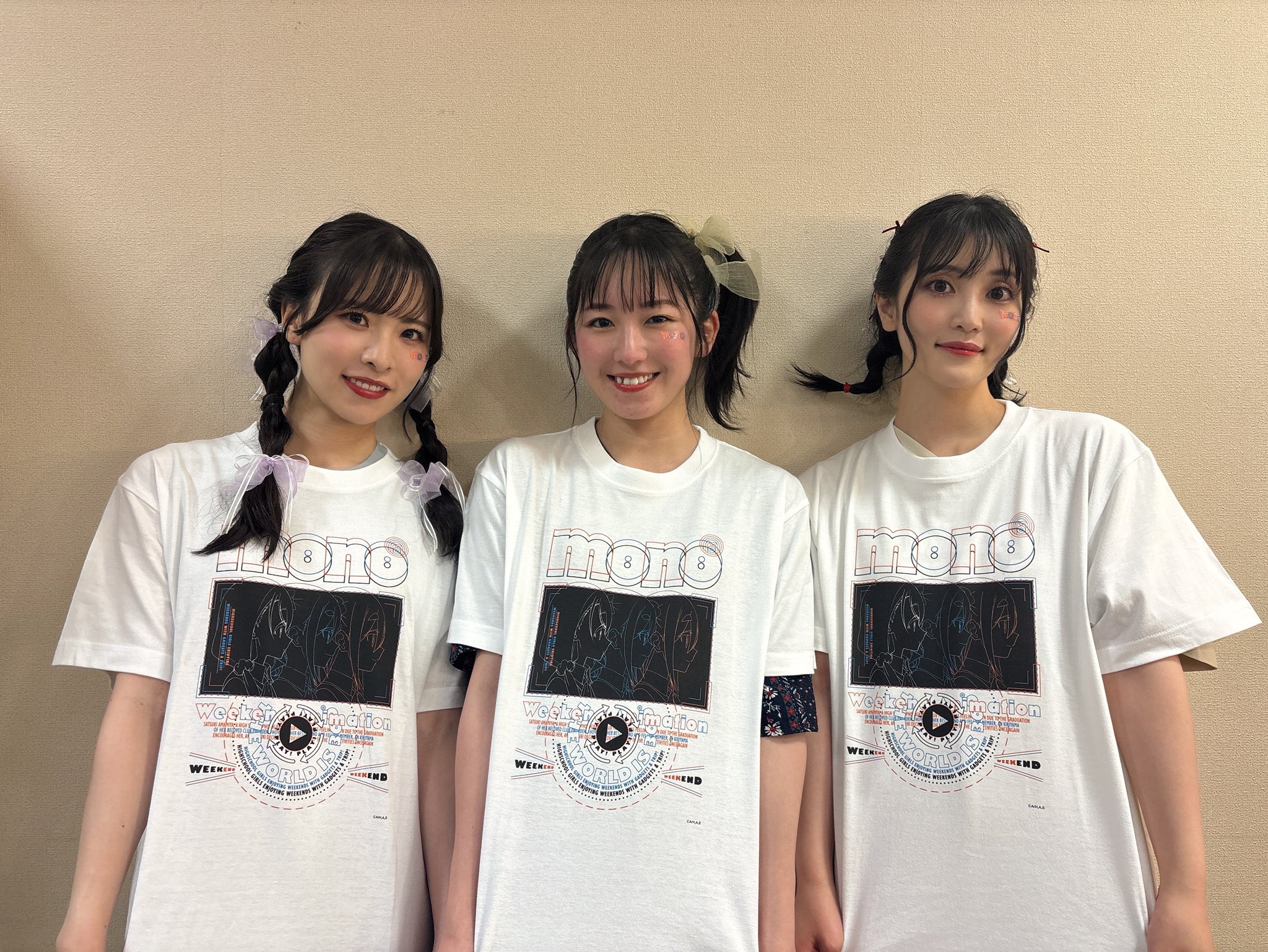 リスパレ mono シネフォト部 サイン ボール 三川華月 古賀葵 遠野ひかる TVアニメ「mono」に出演の三川華月、古賀葵、遠野ひかるが「毎週