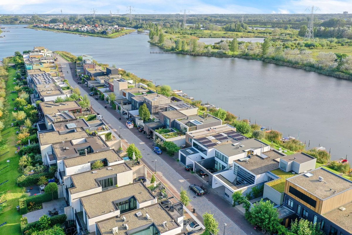 Same price. In a capital city in 🇪🇺