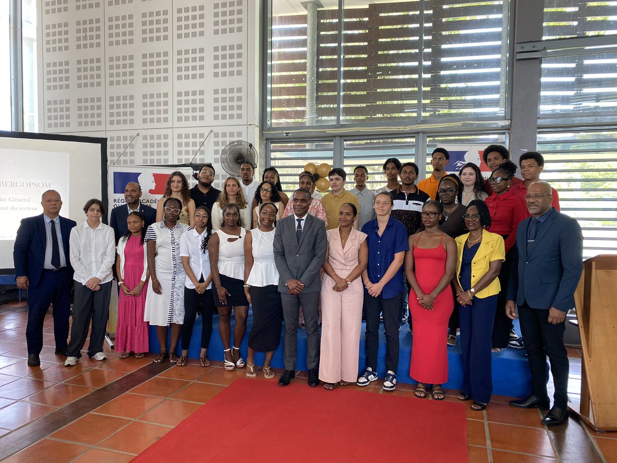Académie de la Guadeloupe (@acguadeloupe) on Twitter photo Belle cérémonie de récompenses aux meilleurs #bacheliers ! À travers les meilleurs nous célébrons tous les bacheliers de l'<a href="/AcGuadeloupe/">Académie de la Guadeloupe</a> !
L'occasion de remercier les équipes pédagogiques et les parents pour leur engagement et leur dévouement. Belle cérémonie de récompenses aux meilleurs #bacheliers ! À travers les meilleurs nous célébrons tous les bacheliers de l'<a href="/AcGuadeloupe/">Académie de la Guadeloupe</a> !
L'occasion de remercier les équipes pédagogiques et les parents pour leur engagement et leur dévouement.