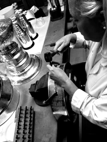 keeperofthecup's tweet image. Technology has changed, but the process for stamping the names on the #stanleycup remains the same. One of sports greatest traditions. Stay tuned for the 2025 @FlaPanthers ..coming soon.
@HockeyHallFame @NHL