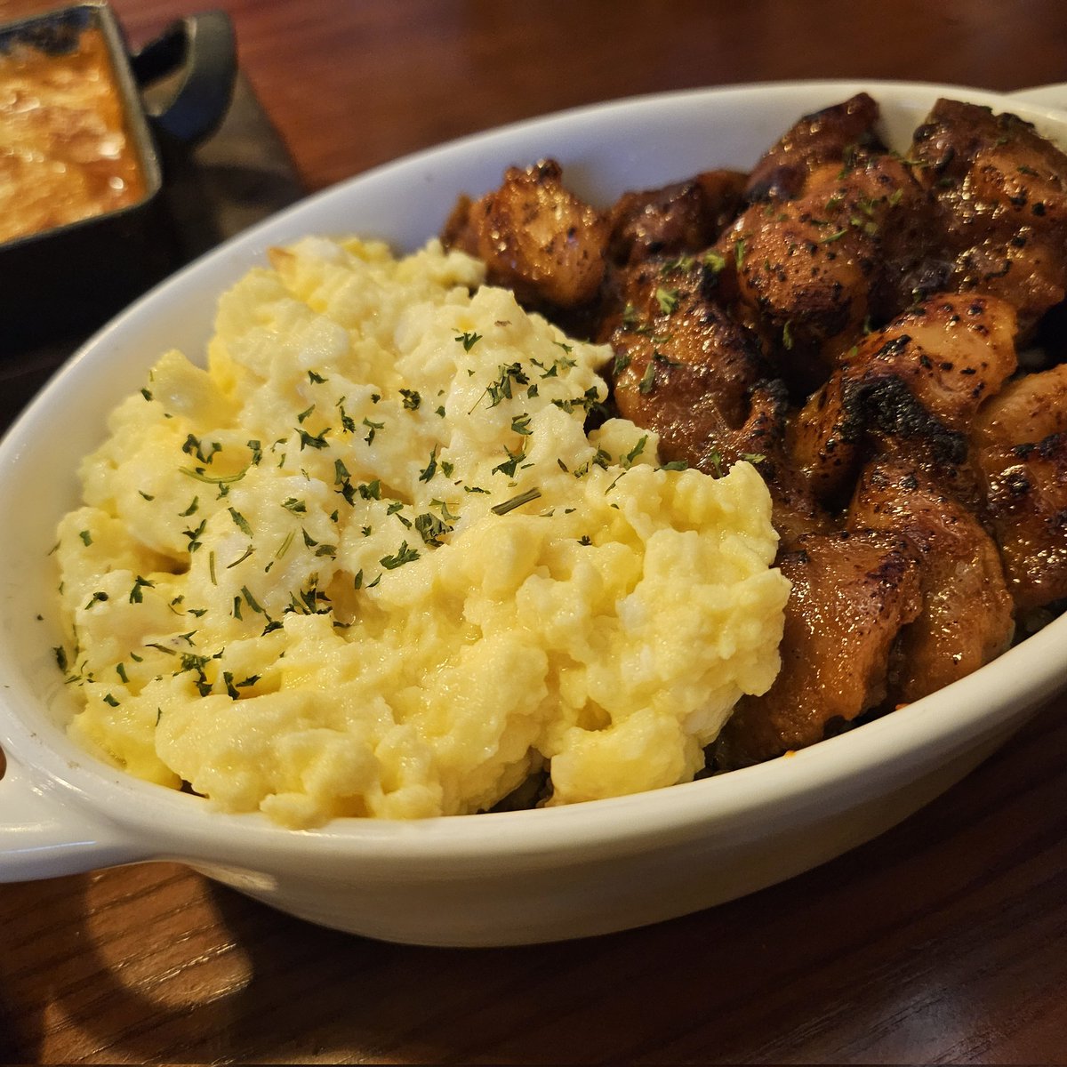 햄햄
팡팡
여자친구가 귀엽고 유부남이 맛있어요
(음식은 여자친구님이 찍어주심)