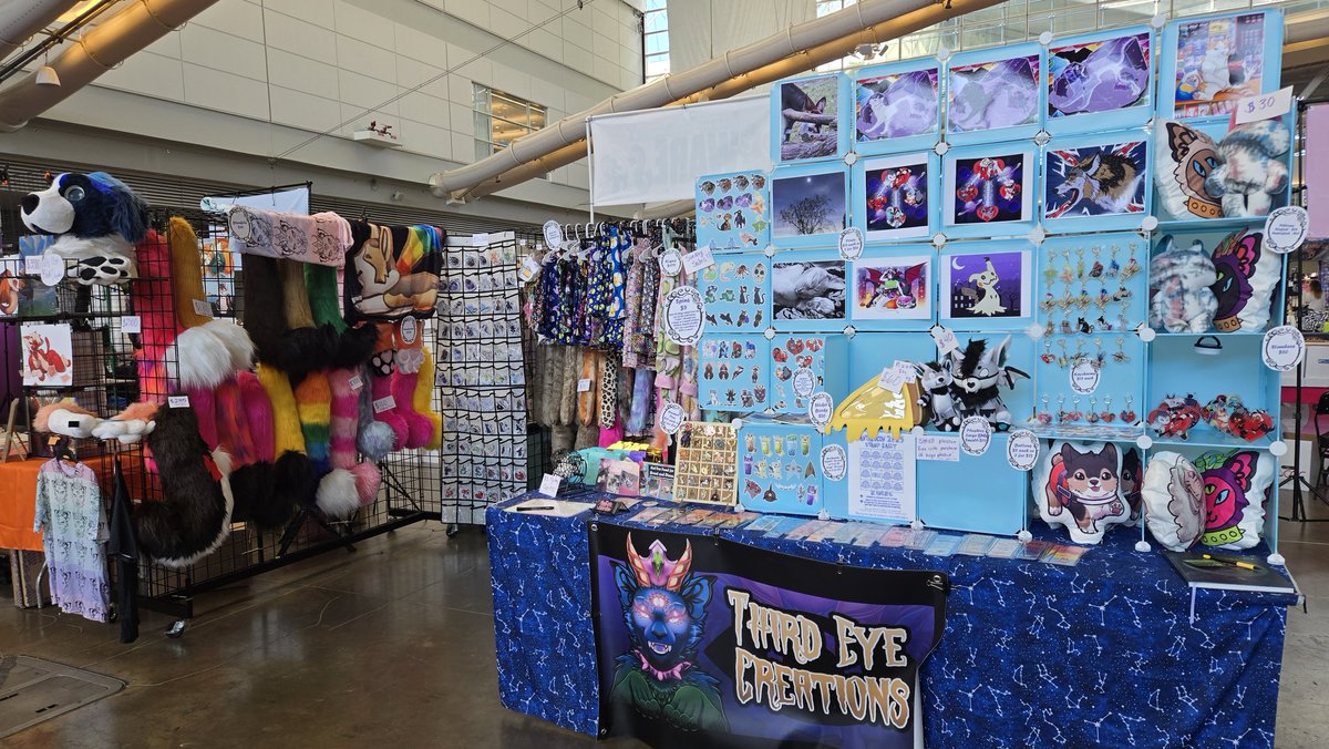 ThirdEyeCre1's tweet image. Day 3 of Anthrocon
Come to my table E18-19 We still have premades for sale and discounted prices.