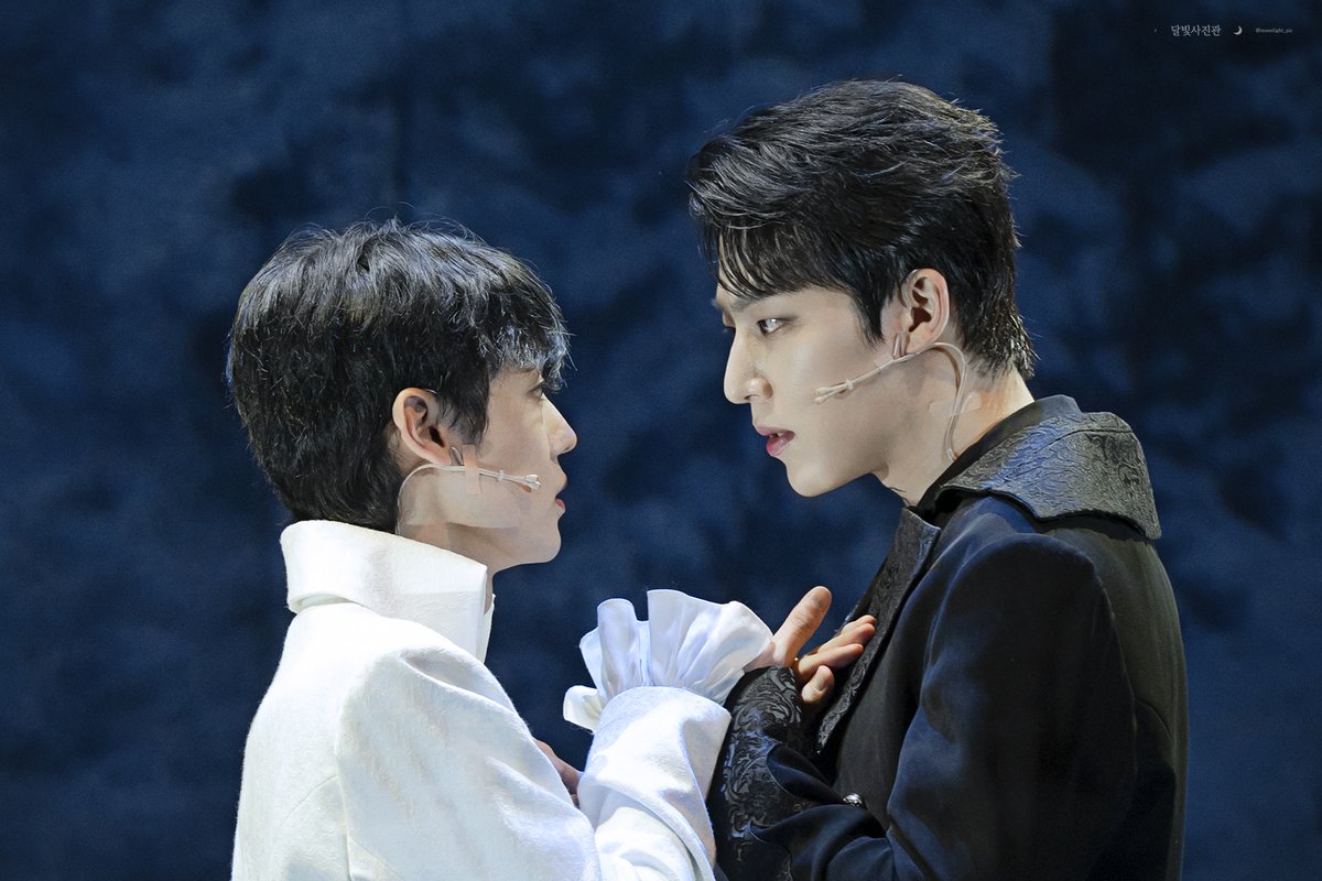 moonlight_pic's tweet image. 250706 뮤지컬 두 낫 디스터브
스페셜 커튼콜 | 만월의 야상곡
카이만 | #원태민
제스 블레이크 | #강유찬
전부를 원합니다.